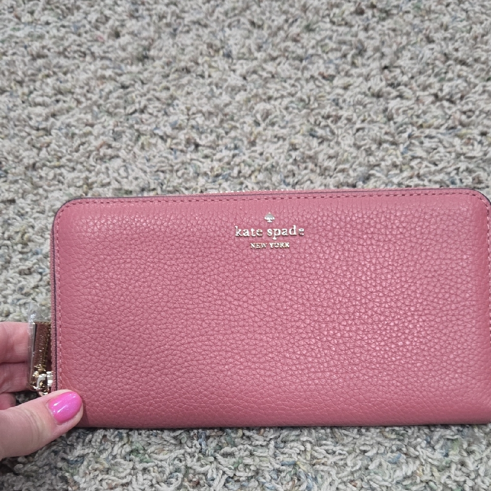 Nwt kate spade Pebbled Zip Around Wallet with Gold Logo In Pomegranate